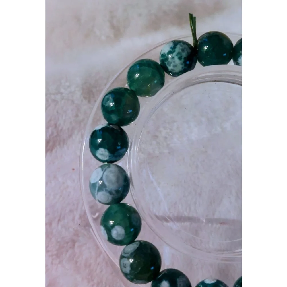 Unbranded stunning green